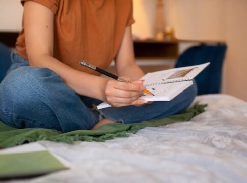 Journaling for Emotional Clarity and Growth
