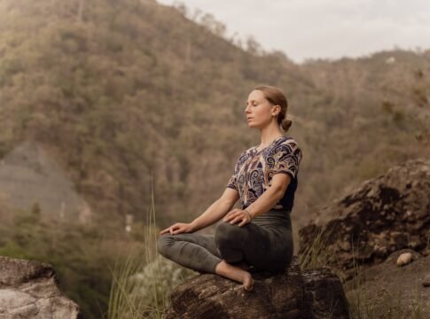 Unlock Vitality: Reconnect with Ancient Grounding Techniques